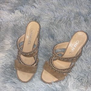 CHANEL sandal.